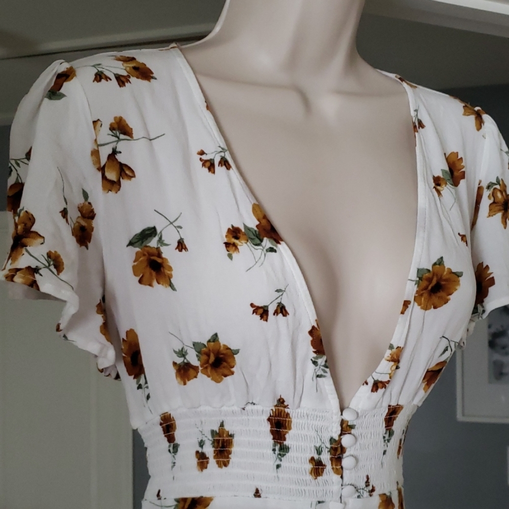 🎈Flirty Ruffled Sunflower Mini Dress. - Picture 3 of 5
